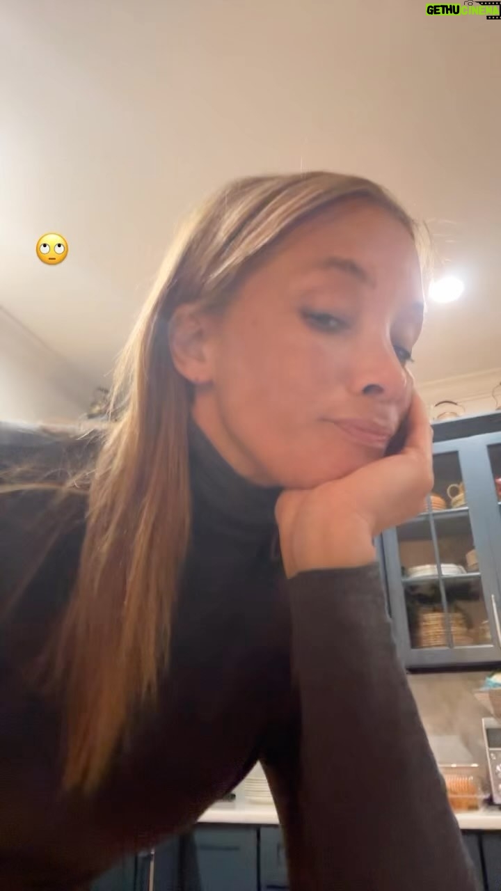 Michael Michele - 1.2K Likes - When your Type A, Banker, sister arrives with a printed schedule for Christmas for each family member. Daily exercise regimen included!🎄🤪
How’s your Holiday!😆
