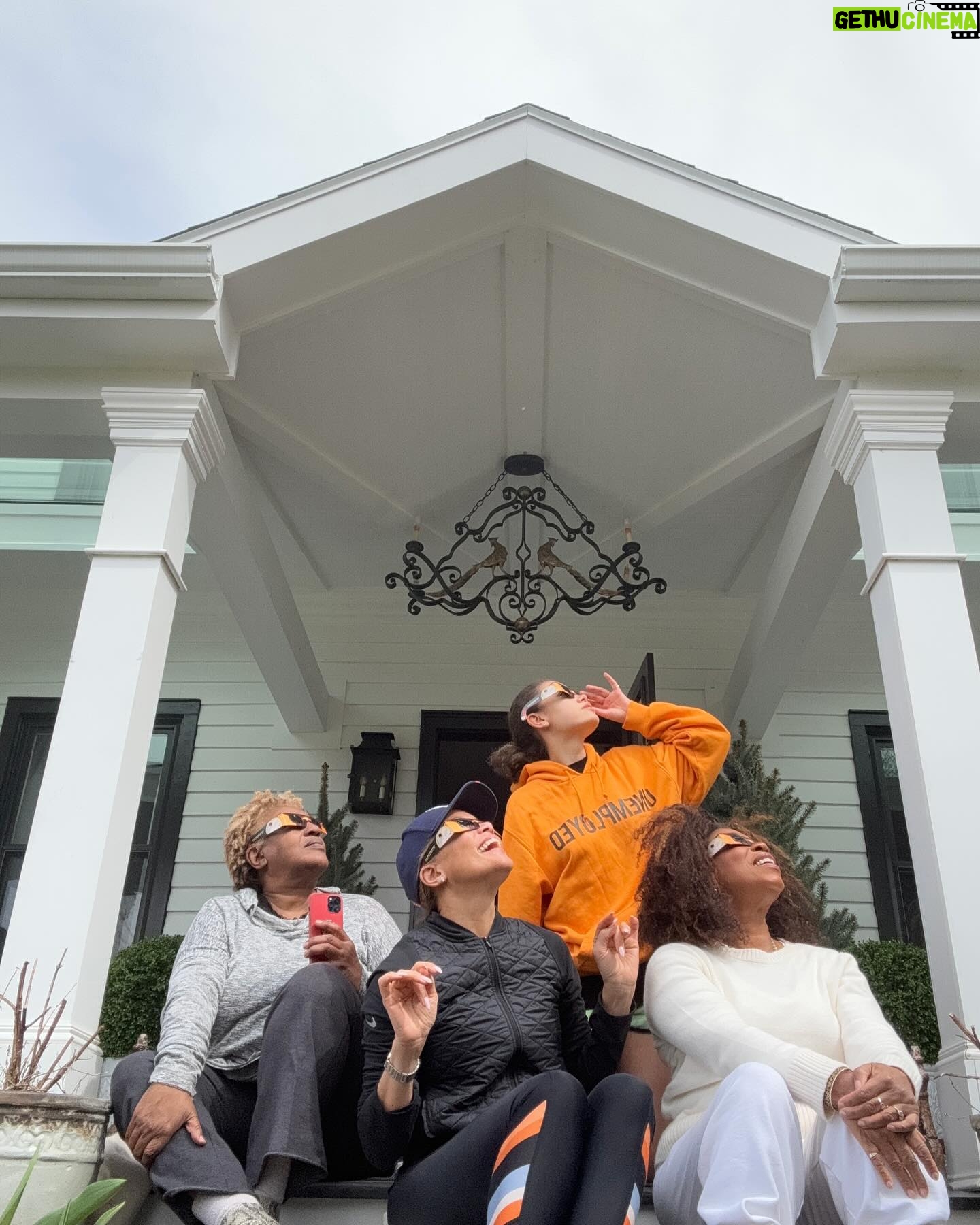 Michael Michele - 652 Likes - What does @ncisverse @theequalizercbs with a little old school @warnerbrostv ER thrown in, have in common?
A THESPIAN ECLIPSE VIEWING YA’ll🙌🏽🌖🌞🎟️🎥🎭
-
@lorrainetoussaint @cchpounder and our dear London dancer🙌🏽
-
A celestial moment in 2024 🌎