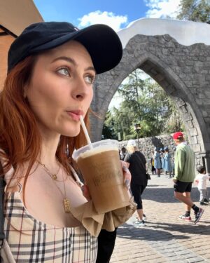 Michaela Jill Murphy Instagram - March madness in a not chill way 👍🏼
.
Caption inspired by @abbysemenick but hers is better because she is chill and I am not also why am I always looking left???