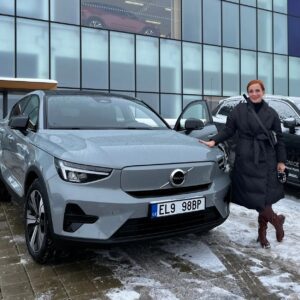 Michaela Maurerová Instagram - 💃💄⚡Testování pětice čistě elektrických auto pro magazín Flotila. ✌️🤩 "I když holka z minulosti, tak se snažím koukat do budoucnosti a tam se vidím v autě, které dobíjím v zásuvce. Díky tomuto projektu jsem se mohla seznámit s pěti zajímavými elektrickými vozy a teď vážně o koupi jednoho z nich uvažuju," říká Míša Maurerová, která postupně vyzkoušela modely od Opelu, BMW, Volva, VW a Renaultu. 😉🔌🔋🚘👍🏻 Zhodnocení z pohledu ženy už brzo na webu www.e-flotila.cz 📋👍⚡
-----------
🇬🇧 Testing five electric cars together for @flotila_magazin . BMW i7, Opel Corsa-e, Renault Megane e-tech, Volkswagen ID.3 and Volvo XC40 Recharge. 💥💪🔌🚀

#testing #electromobility #magazin #flotila #5na5 #BMW #Renault #Volkswagen #VW #Volvo #Opel #woman #girl #view #fleet #mobility #mokka #mokkae #id3 #idfamily #volkswagenid #volkswagenid3 #i7 #BMWi7 #7series #XC40 #recharge #xc40recharge #megane #meganeetech