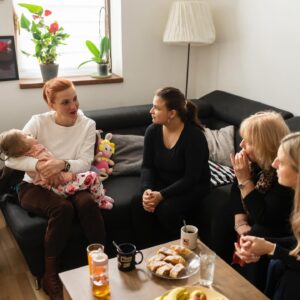 Michaela Maurerová Instagram - Tohle je Emminka, s dvěma “M” stejně jako ta moje. 
Emminka bojuje s Othaharovým syndromem. Ten se projevuje silnými a častými epileptickými záchvaty, které poškozují mozek. 
Malá Emminka a její maminka jsou ale velké bojovnice a statečně vzdorují všem pesimistickým prognózám, které Emmince nedávaly šanci dožít se 3let. 
Peníze ze sbírky Srdce dětem, kterou organizuje @zivotdetem ve spolupráci s @lidlcz a kam jsme  i my všichni díky zakoupeným srdíčkům taky přispěli, pomohou Emmince k speciálním rehabilitacím, které zdravotní pojišťovny nehradí. 
Držím Emmince a její statečné mamince, která navzdory svému osudu neztrácí nadhled a úsměv, palce v boji s nepřízní osudu.
A vám všem, co se účastníte “Srdíčkových dnů” v @lidlcz, děkuju, protože jsem se osobně přesvědčila, že to má opravdu smysl🙏🏻♥️👍🏻!
#emminka #srdcedetem #zivotdetem #moje #lidlová♥️#spoluprace