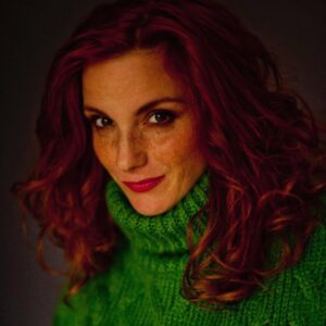 Michaela Maurerová Instagram - Říká se, že když je žena těhotná, má něco zvláštního ve výrazu…
Tak tady na té starší fotce od @hatasovalenka je možno ve výrazu číst 5 měsíců trvající nesnesitelná nevolnost a to, jak moc jsem se na tebe Emmíku těšili🫶.
P.S.Ty vlasy mi pak samozřejmě z 90% vypadaly😬.
#bylonebylo #aleEmmaužtuje