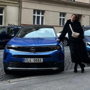 Michaela Maurerová Instagram - 💃💄⚡Testování pětice čistě elektrických auto pro magazín Flotila. ✌️🤩 "I když holka z minulosti, tak se snažím koukat do budoucnosti a tam se vidím v autě, které dobíjím v zásuvce. Díky tomuto projektu jsem se mohla seznámit s pěti zajímavými elektrickými vozy a teď vážně o koupi jednoho z nich uvažuju," říká Míša Maurerová, která postupně vyzkoušela modely od Opelu, BMW, Volva, VW a Renaultu. 😉🔌🔋🚘👍🏻 Zhodnocení z pohledu ženy už brzo na webu www.e-flotila.cz 📋👍⚡
-----------
🇬🇧 Testing five electric cars together for @flotila_magazin . BMW i7, Opel Corsa-e, Renault Megane e-tech, Volkswagen ID.3 and Volvo XC40 Recharge. 💥💪🔌🚀

#testing #electromobility #magazin #flotila #5na5 #BMW #Renault #Volkswagen #VW #Volvo #Opel #woman #girl #view #fleet #mobility #mokka #mokkae #id3 #idfamily #volkswagenid #volkswagenid3 #i7 #BMWi7 #7series #XC40 #recharge #xc40recharge #megane #meganeetech