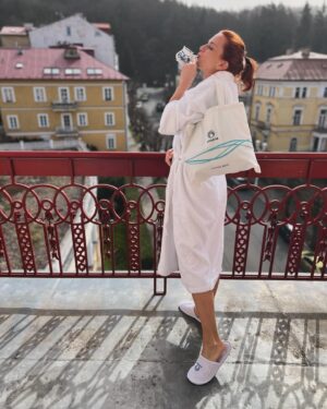 Michaela Maurerová Instagram - Někdo o Velikonocích rád peče mazanec, plete pomlázku a barví vajíčka…..
A my zase rádi a pravidelně ( letos už potřetí ) jezdíme do Mariánských Lázní do hotelu Hvězda, kde se koupeme, jíme, chodíme na procedury, jíme, pijeme prameny, jíme, chodíme na výlety, jíme, saunujeme se, jíme…atd.
Za mě nejlepší Velikonoční nadílka pro celou rodinu
🐣🌱🐇⛲️🏊🏻‍♂️🍛🫶!
@ensanahotels.cz 
@marianskelazne.cz 
#ensanahotelscz 
#ensanahealthspahotels 
#idealnivelikonoce 
#spoluprace #snašímtělem