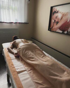 Michaela Maurerová Instagram - Někdo o Velikonocích rád peče mazanec, plete pomlázku a barví vajíčka…..
A my zase rádi a pravidelně ( letos už potřetí ) jezdíme do Mariánských Lázní do hotelu Hvězda, kde se koupeme, jíme, chodíme na procedury, jíme, pijeme prameny, jíme, chodíme na výlety, jíme, saunujeme se, jíme…atd.
Za mě nejlepší Velikonoční nadílka pro celou rodinu
🐣🌱🐇⛲️🏊🏻‍♂️🍛🫶!
@ensanahotels.cz 
@marianskelazne.cz 
#ensanahotelscz 
#ensanahealthspahotels 
#idealnivelikonoce 
#spoluprace #snašímtělem