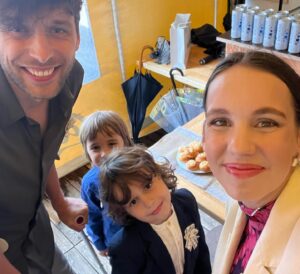 Michaela Tomešová Instagram - 8 let je mi ctí nosit Tvé jméno. Jsi můj osmý světadíl. Nekonečno. Jak máme vytetováno na prstech. Ve zdraví i v nemoci a i se sádrou. Už toho máme hodně za sebou. A vím, že víc toho máme před sebou. S Tebou donekonečna a ještě dál! #výročí #8let