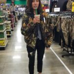 Michaela Conlin Instagram - Think I’m blending in??