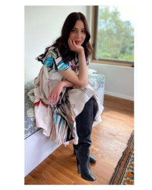 Michaela Conlin Instagram - Dressed up for the first time in a long time to do some press for @badtripthemovie! Here's me and my sleeves trying to look casual. 
Bad Trip hits @netflixfilm @netflixisajoke March 26 💥💥