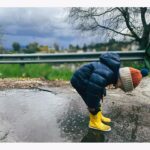 Michaela Conlin Instagram - puddle jumping with this little frog ☔️