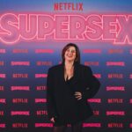 Michela Giraud Instagram - Ieri sono stata alla presentazione di questa serie Netflix ispirata alla mia vita. Mi duole però riferire all’azienda che c’è un refuso, in quanto la serie di chiama in realtà “SUPEREX” ovvero sono sette puntate dove ci sono tutti i miei ex che mi implorano di tornare con loro. Ovviamente è stata fatta una scrematura perché sono davvero troppi. Complimenti a tutti gli attori, bravissimi ma soprattutto ad @alessandro.borghi che ha fatto tutte quelle flessioni per entrare nel personaggio, la Mantide di Balduina. . . . #supersex @netflixit