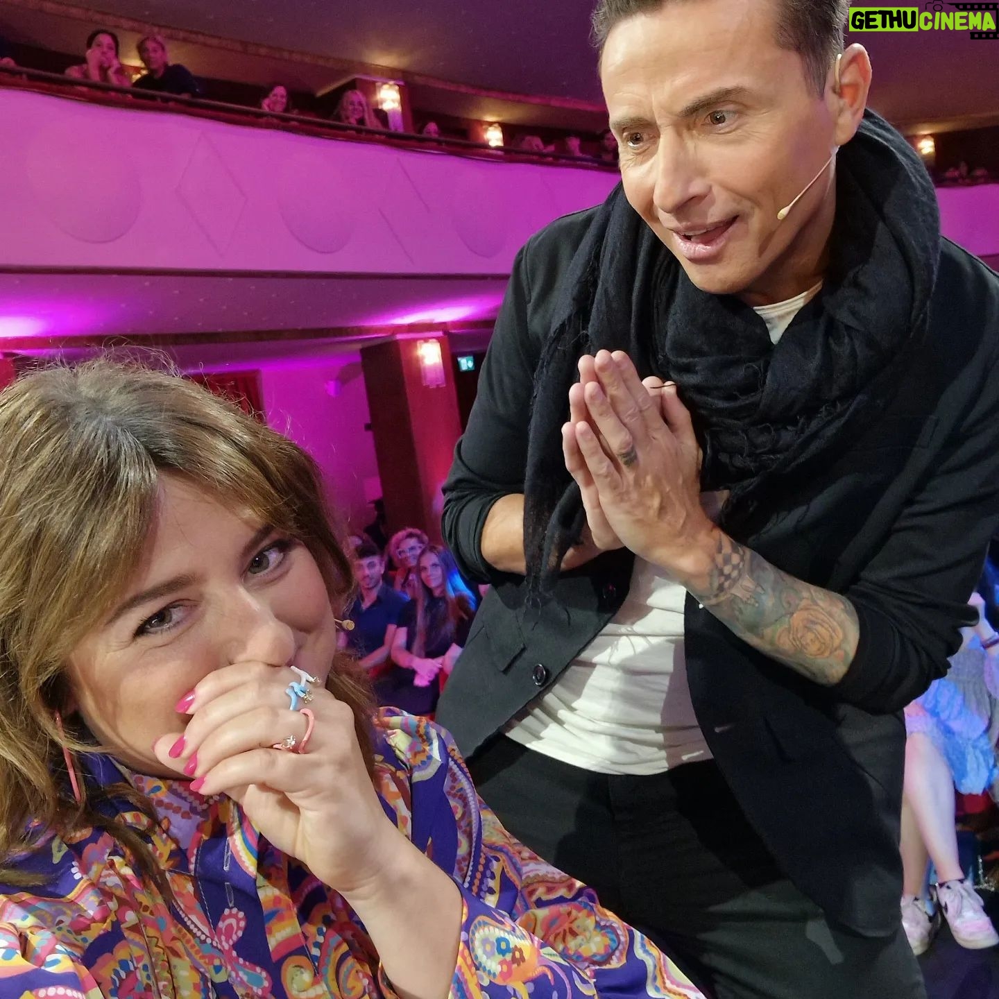 Michela Giraud Instagram - Ciao a tutti come sappiamo l'argomento del giorno purtroppo non sono io, ma posso essere io nei vostri cuori se vedrete un programma che mi sono divertita tanto a fare #loltalentshow su @primevideoit , io ci sono nella seconda puntata, ma sono magnanima potete guardare anche le altre. Menzione speciale a @katioska76 che mi incita come mi incitava mia madre durante le lezioni di atletica leggera dove ovviamente arrivavo ultima. . . . #loltalentshow #primevideoit #farideremaancheriflettere #standupcomedy #comicitasagace #intelligenza #bellezza #umilta #acume #sagacia #humor #risate #grasserisate