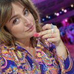 Michela Giraud Instagram – Ciao a tutti come sappiamo l’argomento del giorno purtroppo non sono io, ma posso essere io nei vostri cuori se vedrete un programma che mi sono divertita tanto a fare #loltalentshow su @primevideoit , io ci sono nella seconda puntata, ma sono magnanima potete guardare anche le altre.
Menzione speciale a @katioska76 che mi incita come mi incitava mia madre durante le lezioni di atletica leggera dove ovviamente arrivavo ultima.
.
.
.
 #loltalentshow #primevideoit #farideremaancheriflettere #standupcomedy #comicitasagace #intelligenza #bellezza #umilta #acume #sagacia #humor #risate #grasserisate