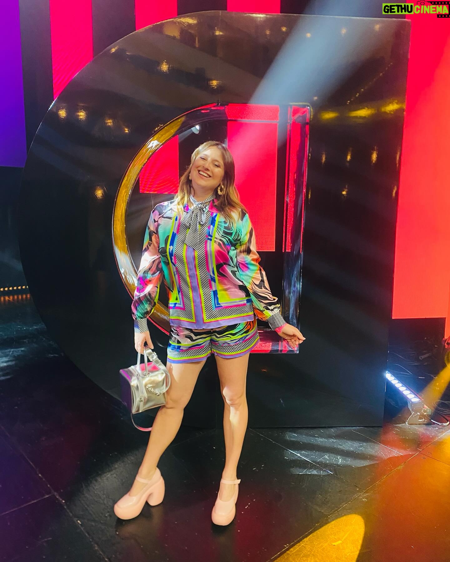 Michela Giraud Instagram - Tra Londra e Bruxelles un salto a Milano ai @diversitylab DMA’S , sempre sobria. . . . #DMAS #michelagiraud #standupcomedy #sobrieta
