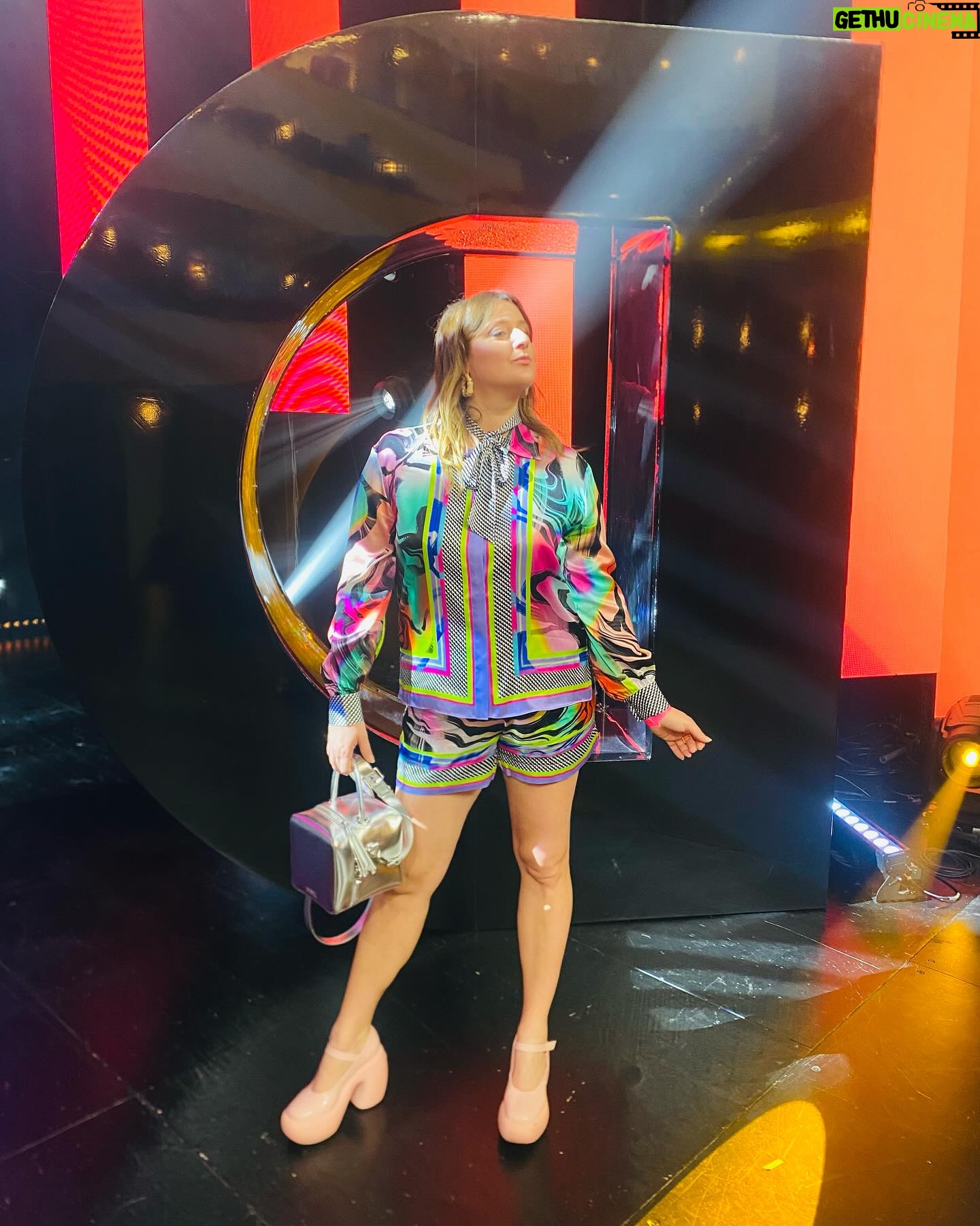 Michela Giraud Instagram - Tra Londra e Bruxelles un salto a Milano ai @diversitylab DMA’S , sempre sobria. . . . #DMAS #michelagiraud #standupcomedy #sobrieta