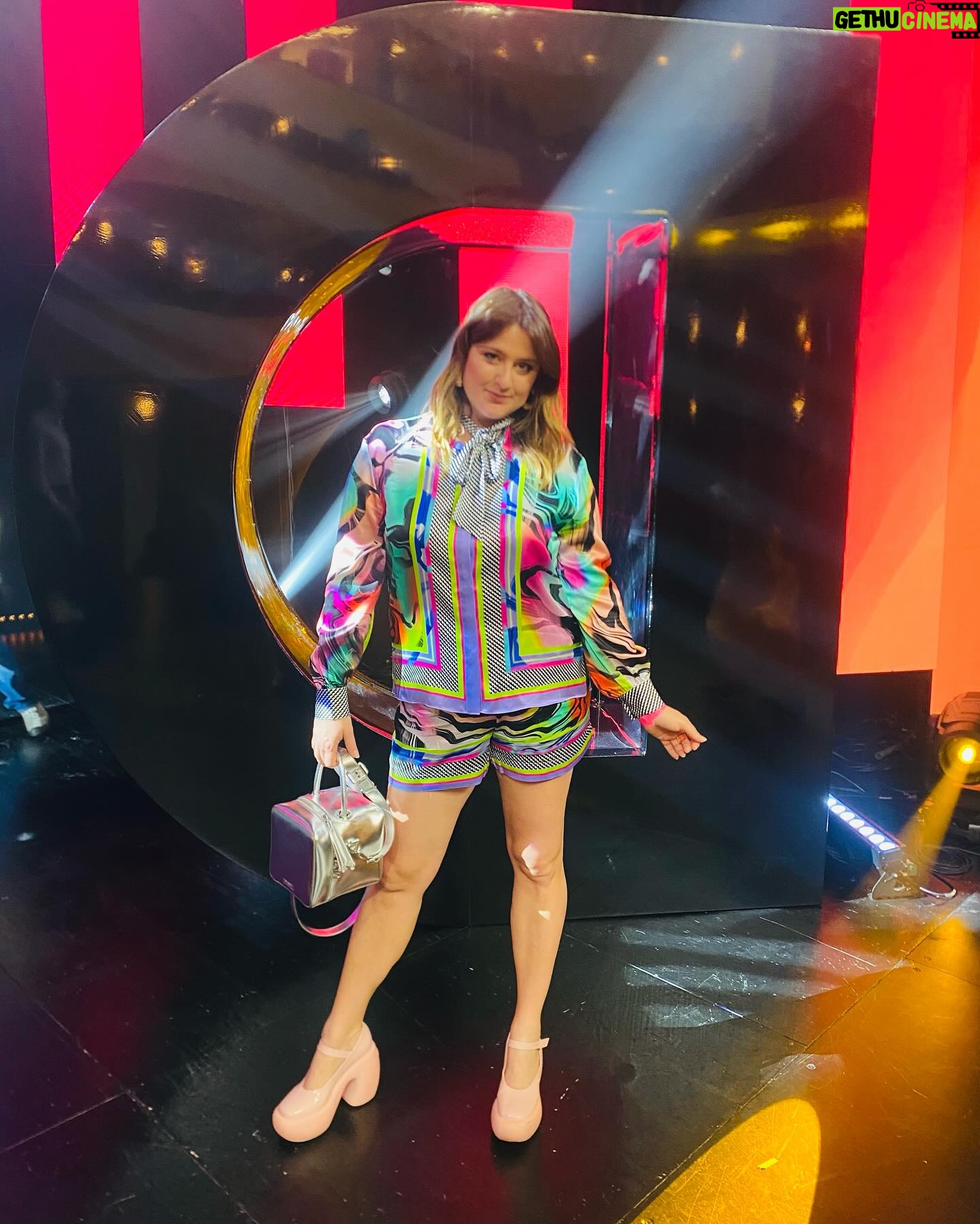 Michela Giraud Instagram - Tra Londra e Bruxelles un salto a Milano ai @diversitylab DMA’S , sempre sobria. . . . #DMAS #michelagiraud #standupcomedy #sobrieta
