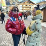 Michela Giraud Instagram - 2024 cominciamo bene, ma non ti preoccupare, non ci faccio l’abitudine 🌟 ❄️🏔️♥️☃️⛄️✨💫 🤘🏻 P.S. : l’ultimo video è per ribadire ora e per sempre vaffanculo Maestra Pina . . . #2024 #corna #scaramanzia #tie