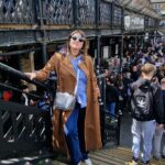 Michela Giraud Instagram - Girare "Flaminia" è stata una delle cose più gratificanti e viscerali che abbia mai fatto nella mia vita. Per girare questo film mi servirebbe un altro film per dirvi tutto quello che mi è successo e che mi ha tenuto lontana da quella che è la mia grande passione: la standup. Sono due anni che non torno in Italia con un mio tour e due anni senza palco per chi fa quello che faccio io, ovvero il pagliaccione sono davvero tanti, anzi troppi. Mi sono lanciata in questo tour europeo pensando: e se non riesco a reggere un'ora sul palco come prima? E se non riesco più a parlare con le persone, ormai abituate a vedermi dentro un telefono? E invece devo dire che questo tour europeo è una delle cose più belle della mia vita. Ringrazio tutti gli italiani all'estero, tutti i nostri cervelli in fuga, che oltre a essere fondamentali per i voti sul referendum dell'acqua hanno affollato i locali di Amsterdam, Colonia, Monaco, Barcellona, Londra. Farvi ridere è stato bellissimo, ma una cosa ve la dico io: grazie per avermi fatta stare bene, ogni sera in un modo diverso. Non ho fatto un regalo io a voi a venire lo avete fatto voi a me. Ci vediamo domani a Bruxelles e a Parigi per l'ultima data il 4 Giugno. W i Pan di Stelle, w la mozzarella di Bufala, viva l'Italia. W l'Europa. 🇮🇹 🇪🇺 Firmato: quella stronza di Michela Giraud Grazie a chi mi ha accompagnato in questo tour senza il quale nulla sarebbe stato possibile @vivoconcerti @baldassari_agenzia @andrearitrovato @clementezard @katia_tellone @frappys @marcello . . . #Michelagiraud #EUROPE #standupcomedy