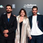 Michela Giraud Instagram - Siamo stati al @rivierainternationalfilmfest per presentare “Maschile Plurale”, finalmente in questo sequel @giancarlocommare e @giasau realizzano il sogno di tutti gli italiani: battersi per me. Lo vedrete su @primevideoit dal 20 Giugno, per la regia di @ale.guida84 . Ringrazio @pierluigimanzo_pressagent e @alessiopiccirillo_pr per aver realizzato il mio sogno: riportarmi nella mia Liguria. Nell’ultima foto mi vedete con le mie amiche che dopo anni continuano a scambiarmi per Elisabetta Canalis. Ragazze sono ioooooooooooi daiiii!!!!&&€& . . . @claudiascuderi @baldassari_agenzia @katia_tellone @fabulapictures #michelagiraud #maschileplurale #lamialiguria #liguria #sestrilevante