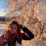 Michela Giraud Instagram - Qui per dimostrarvi che sono stata in Abruzzo per fare del movimento grazie al quale spero che il mio orologio fitness non mi rompa più i c0gli☀️ni per tutto il 2024. Nelle foto sto svolgendo la mia attività fisica preferita: essere bellissima. . . . #2024 #abruzzo #maielletta #roccacalasciocastle #roccacalascio #fitness #sweat #hotelmammarosa