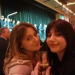 Michela Giraud Instagram – Quest’anno il regalo di Natale più grande me lo ha fatto l’ @officialasroma , grazie mille per avermi dato l’opportunità di leggere la mia letterina di Natale a Gesù Bambino, dove lo ringrazio per tante cose tra cui Romelu Lukaku, ma dimostro anche la mia clemenza facendo gli auguri a tutto proprio a tutti persino all’arbitro Taylor, ma in latino. Nel caso non avesse capito mi accontenterò della risposta di un grande maestro: “non ciancico l’inglese”.
Auguri a tutti e sempre forza Roma.
Grazie mille a Francesca Viola e @matteo_vespasiani 
.
.
.
#asroma #buonnatale #xmas