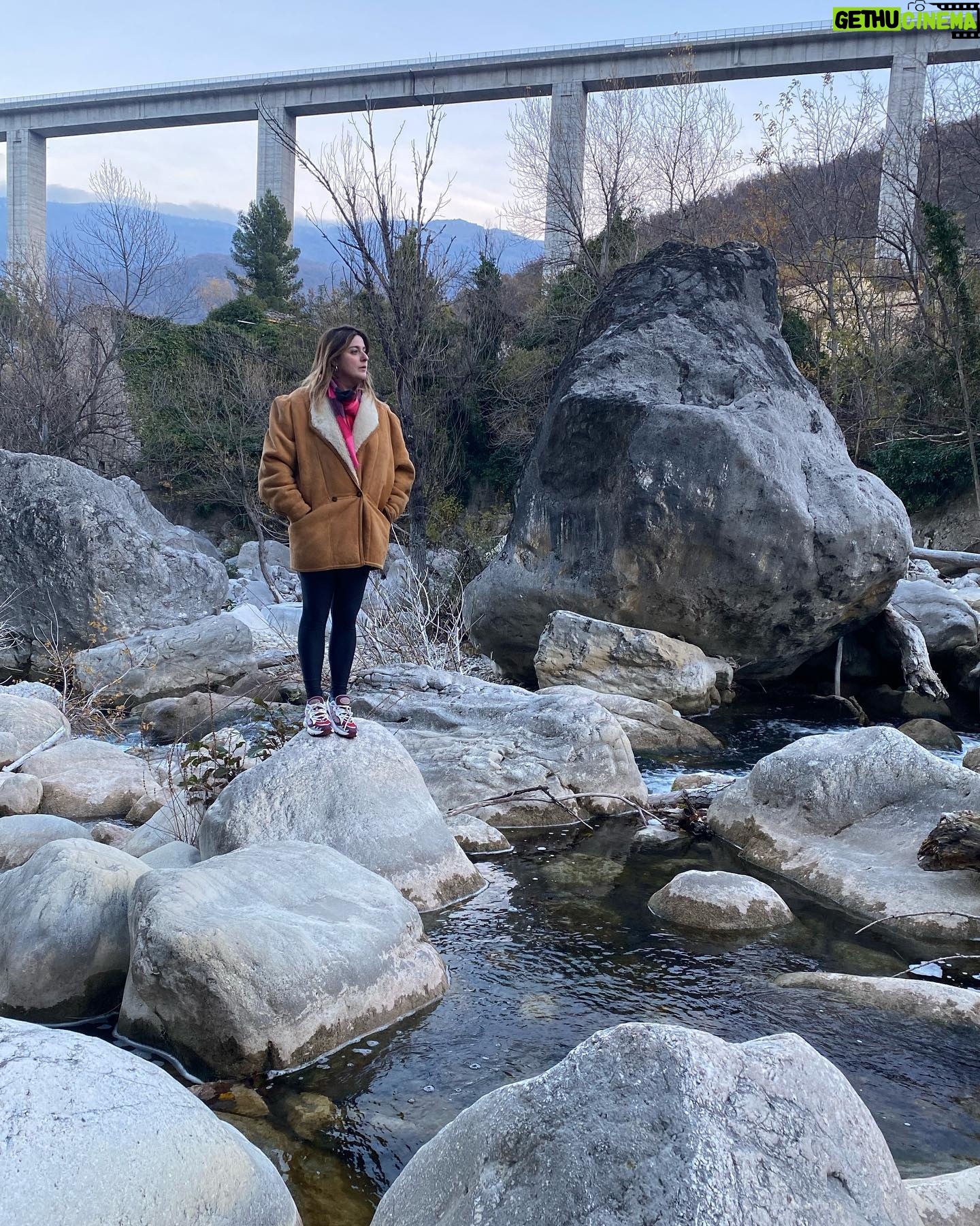 Michela Giraud Instagram - Come ogni italiano che si rispetti ho fatto il ponte, eccolo proprio sopra alla mia testa. Sull’agilità ci lavoriamo. . . . #pontedellimmacolata #destination #brandreputation