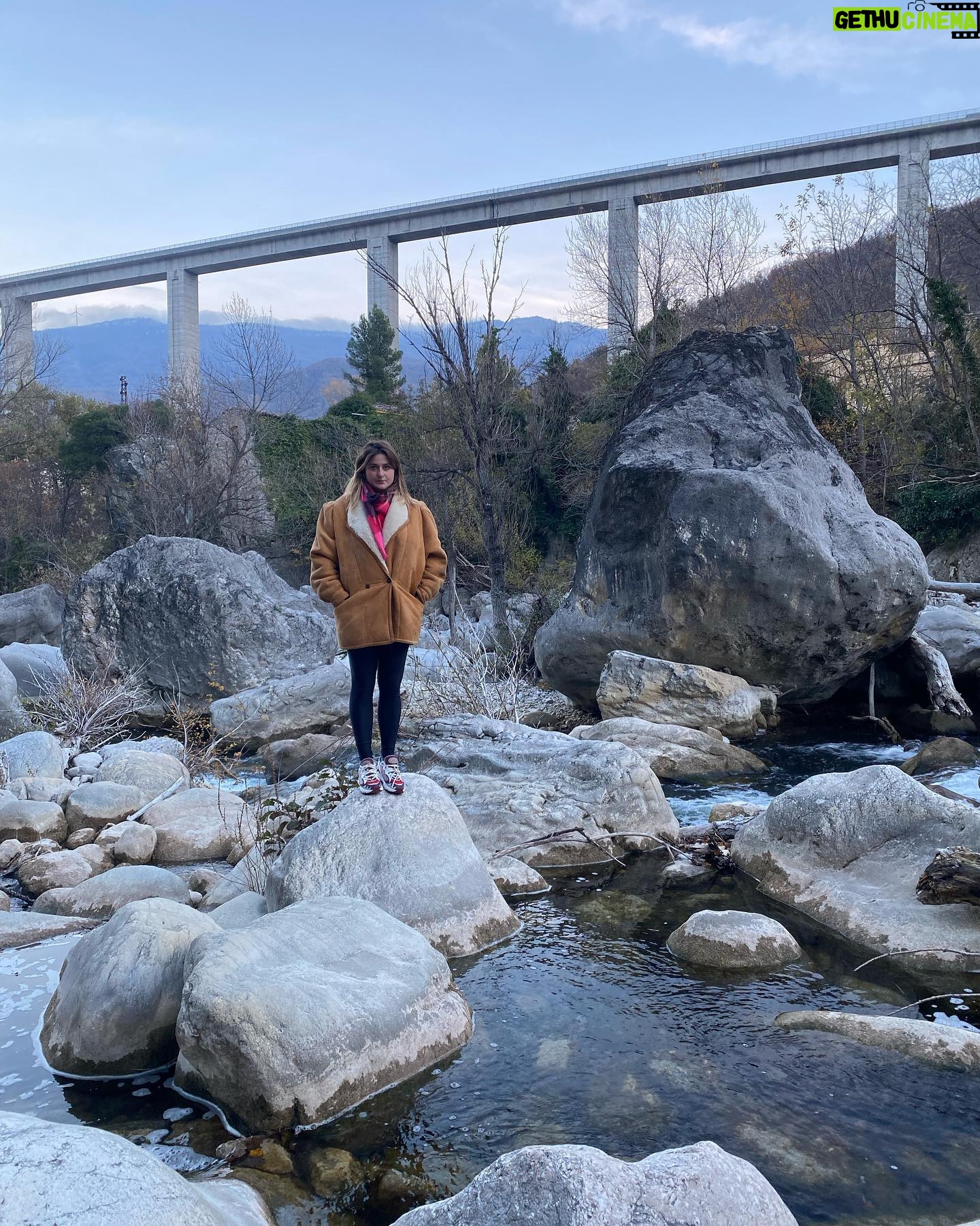 Michela Giraud Instagram - Come ogni italiano che si rispetti ho fatto il ponte, eccolo proprio sopra alla mia testa. Sull’agilità ci lavoriamo. . . . #pontedellimmacolata #destination #brandreputation