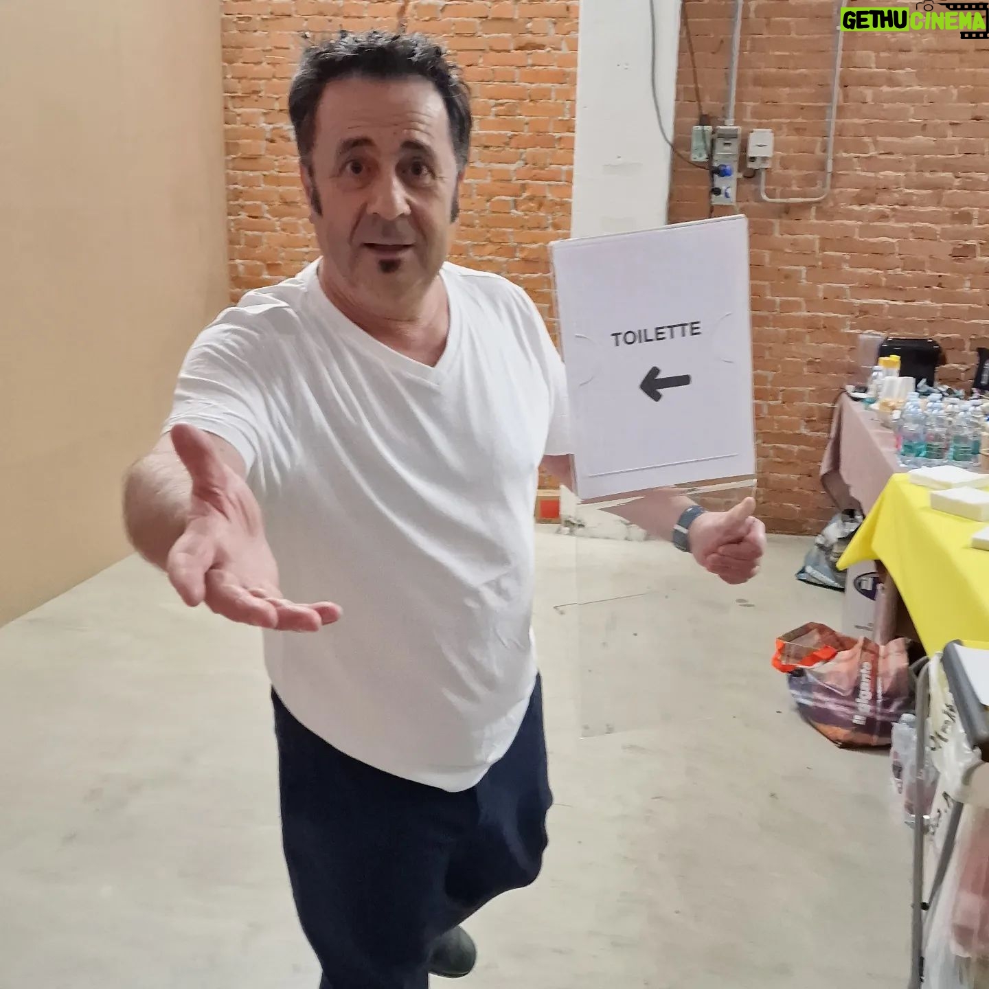 Michela Giraud Instagram - Ciao a tutti come sappiamo l'argomento del giorno purtroppo non sono io, ma posso essere io nei vostri cuori se vedrete un programma che mi sono divertita tanto a fare #loltalentshow su @primevideoit , io ci sono nella seconda puntata, ma sono magnanima potete guardare anche le altre. Menzione speciale a @katioska76 che mi incita come mi incitava mia madre durante le lezioni di atletica leggera dove ovviamente arrivavo ultima. . . . #loltalentshow #primevideoit #farideremaancheriflettere #standupcomedy #comicitasagace #intelligenza #bellezza #umilta #acume #sagacia #humor #risate #grasserisate