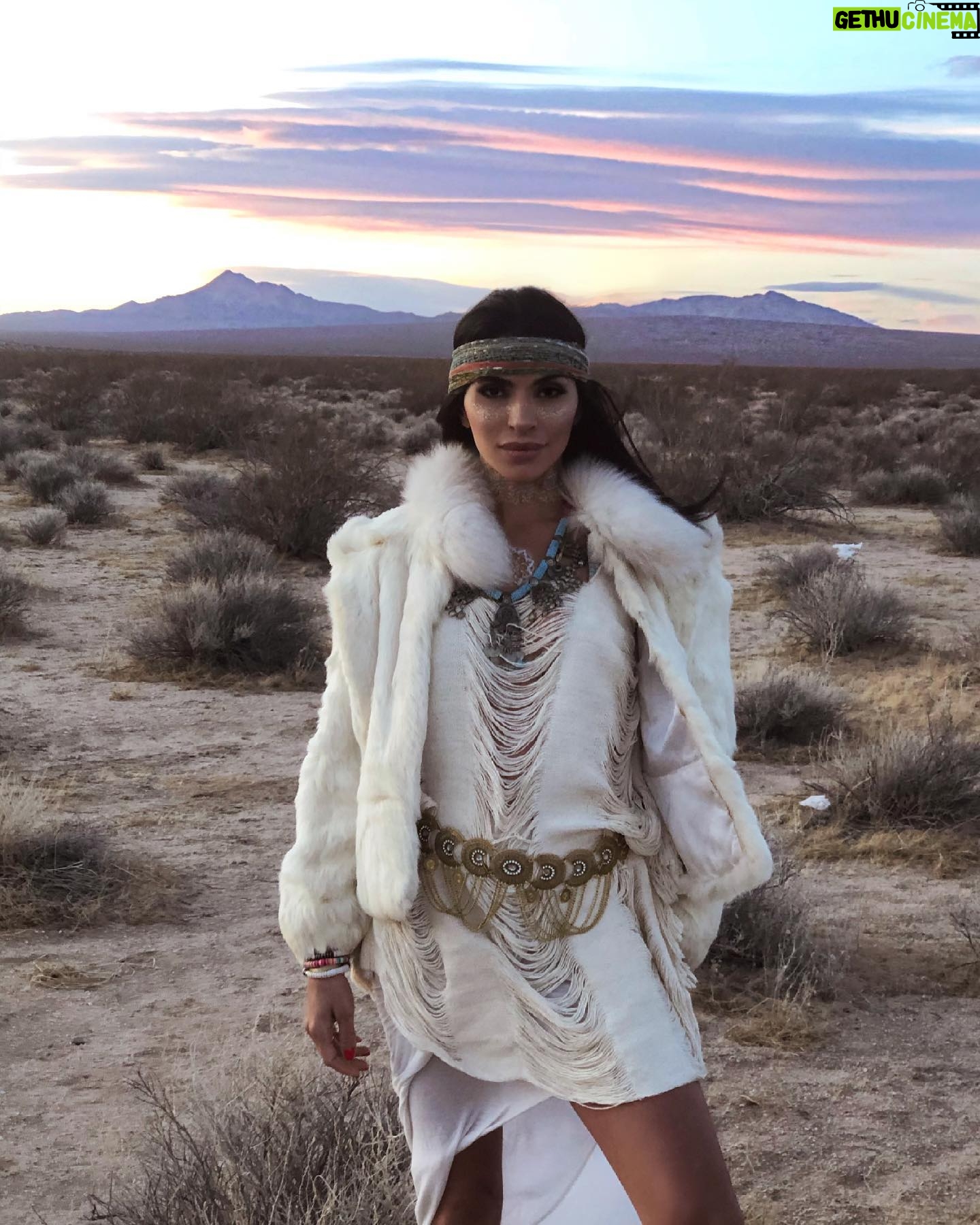 Michele Plaia - 6.8K Likes - Throwback desert valley kundalini and music 🌵 @djsabonyc @sol.selectas
💜💛💙💚🧡💖