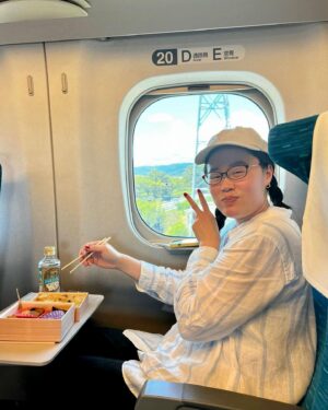 Michele Selene Ang Instagram - Leaving this here to remind you all that underneath my RBF is this sensitive little dumpling. I love her. 🥟🤓

#travel #shinkansen #japan