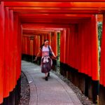 Michele Selene Ang Instagram - the 3 stages of hiking in 88% humidity (sound on) 🥵⛩️ #japan #hike #fushimiinari #japantravel #kyoto #japanlife