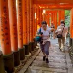 Michele Selene Ang Instagram - the 3 stages of hiking in 88% humidity (sound on) 🥵⛩️ #japan #hike #fushimiinari #japantravel #kyoto #japanlife