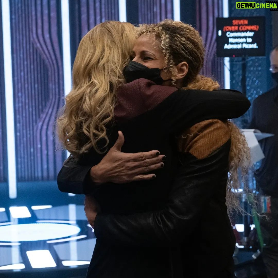 Michelle Hurd - 3.5K Likes - This. Just this. Love you @jerilryan ❤️
