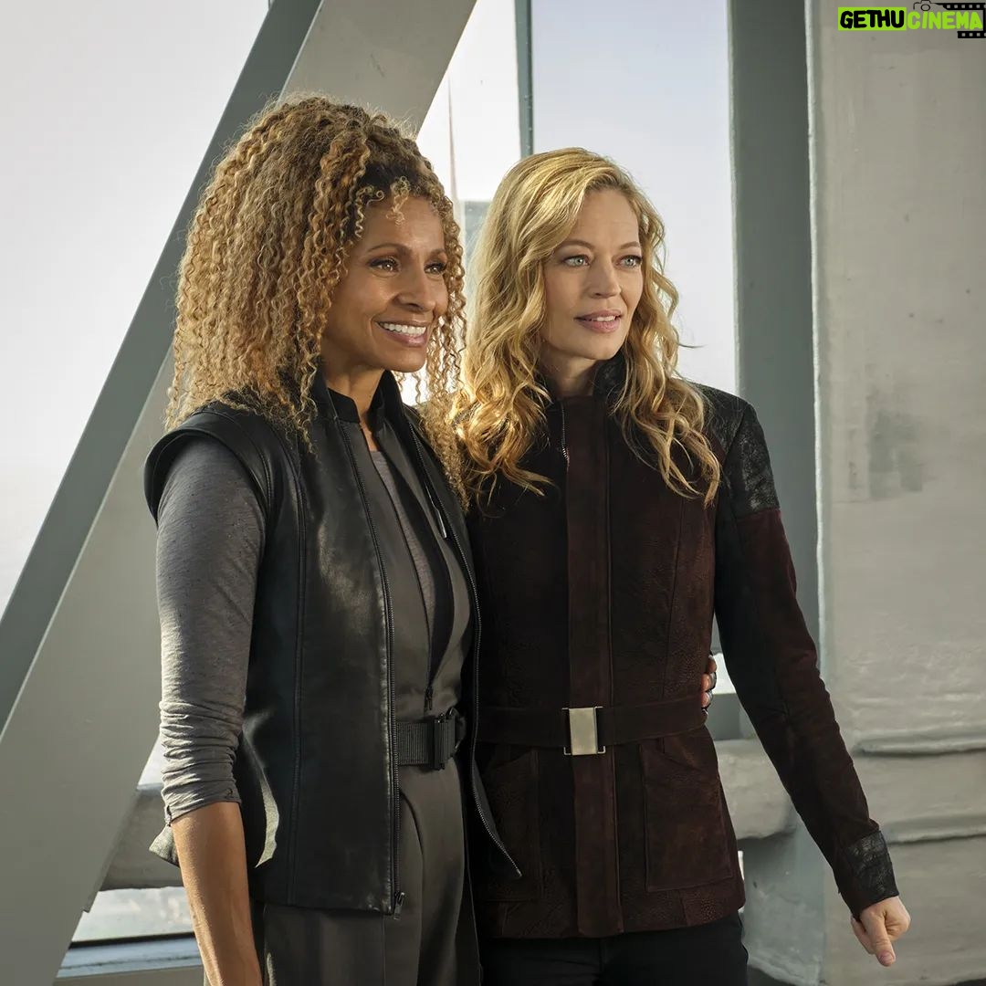 Michelle Hurd - 3.3K Likes - Never a bad day if I'm with @jerilryan ❤️🥰🖖🏾