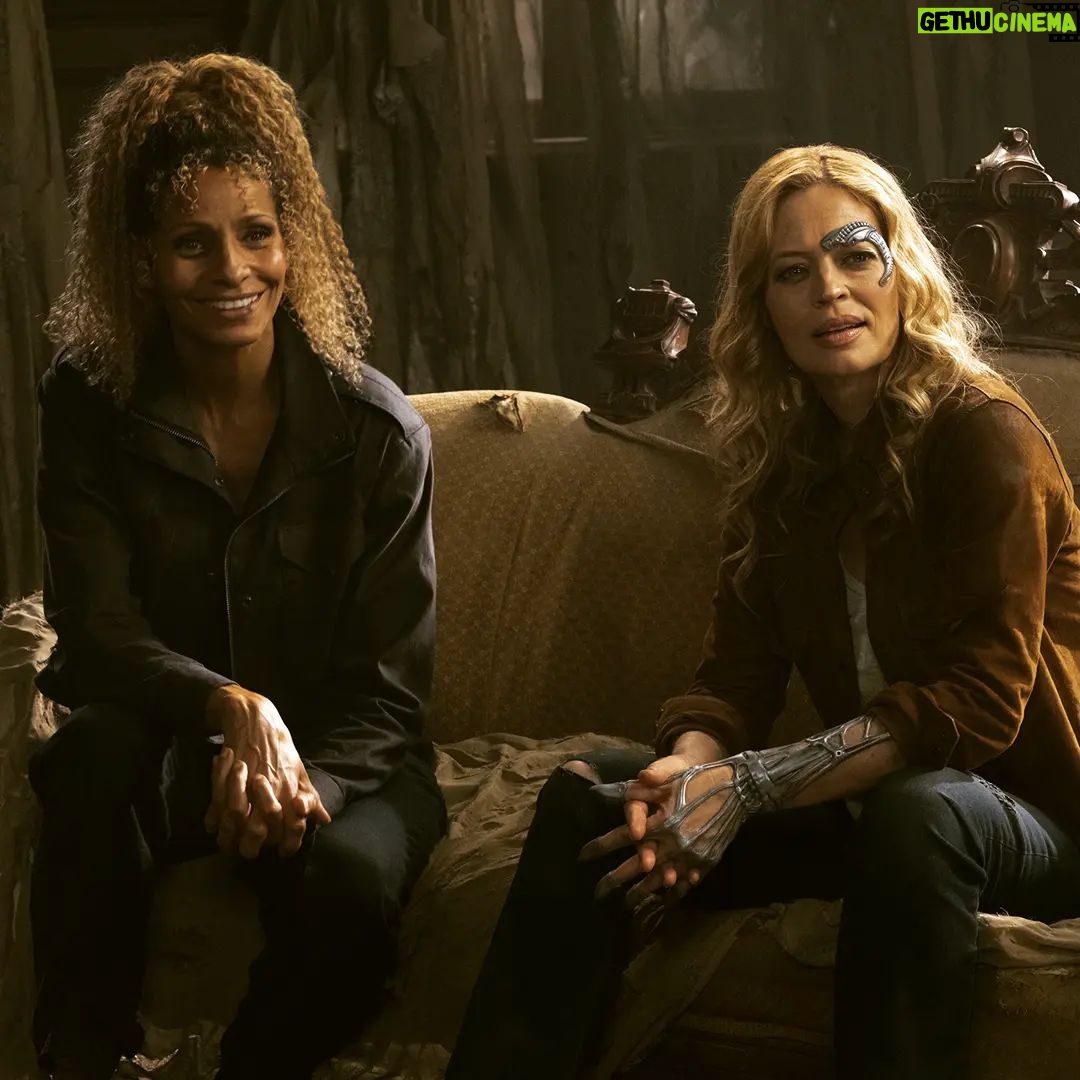 Michelle Hurd - 3.1K Likes - Just thinking about how much I love this woman @jerilryan . Meeting and working with her has been an absolute gift. I got your back. Forever. ❤️🥰🖖🏾