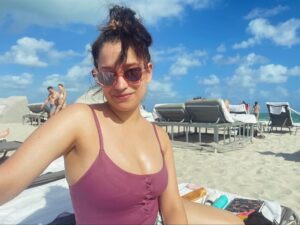 Michelle Macedo Instagram - ☀️take me back to beach days in Miami @fontainebleaumiamibeach 🌴 with @drbrandt ⛱️I’m so ready for more beach days this summer🌊🐠 today is finally starting to feel like Gemini Season♊️
.
.
#beachdays