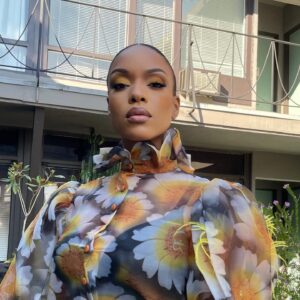Michelle Mitchenor Instagram - What’s that they say about a face card ? 

✨No Filtah ✨
Mua : @theninjafilter (the only filter I use 
Hair : @quinnyfrmphilly 
Styling : @otheezystyledit