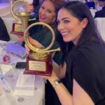 Michelle Borth Instagram - It’s a major award! I won it!! Happy Holidays! 🎄🎁🤗🙏🥰 #achristmasstory #tradition #holidaymusicandfilmawards #achristmasthief #Ion #peaceandlove