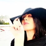 Michelle Borth Instagram - “Don’t be discouraged by the distance you still have to travel. Instead, appreciate how many “life miles” you have already covered. Your struggles have changed you into a stronger and better person. Don’t let anyone dissuade you from blooming into the person you are meant to be. Keep walking… -Dodinsky Dedicated to all the wonderful, inspiring, deep thinkers, whose strength and wisdom have nourished, guided, and filled my heart will love…..and my soul with joy. #gratitude #supportthosewhosupportyou #findingacceptance #giveandreceivelove #beingthebestversionofmyself #freetobeme #freetobeyou #livinginthemoment
