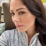 Michelle Borth Instagram - I ❤️Chicago!!! #bts #setlife #makingmemories #makinmoves #ion #holidaymovies #christmasthief #chicago #crew❤️