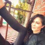 Michelle Borth Instagram - “She was like the sun, She knew her place in the world - She would shine again regardless of all the storms and changeable weather She wouldn't adjust her purpose for things that pass.” Nikki Rowe Sunsets. Fire escapes. Hollywood. Old brick buildings. Basking in the golden hour. These are a few of my favorite things……. #embracethejourney #livinginthemoment #enjoythelittlethings #baskinginthesun #selflove #grateful❤️ #findyourhappyplace #lovingsoul #simplethingsmadebeautiful