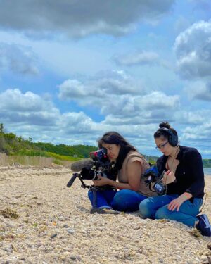 Michelle Borth Instagram - Quiet on the set! Behind the scenes directing our most recent shoot with @withoutxfilms 🎥✨

#rollupyoursleeves #mentalhealth #documentaryfilmmaking #socialdocumentary #documentaryseries #womeninfilmandtelevision #directorofphotography  #womeninfilm #womensupportingwomen #femalefilmmaker  #shemustcount #gracevandien #herstory