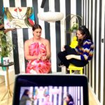 Michelle Borth Instagram - On set and behind the scenes filming….. @sammyylizz @withoutxfilms @gracevandien #Unmuted #womeninfilmandtv #documentaryfilmakers #socialdocumentary #femaledirectors #socialjustice #couragetochange #herstoryinthemaking #rollupyoursleeves #mentalhealthmatters #beneaththesurface #unicornsquad #gracevandien #withoutxfilms