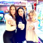 Michelle Borth Instagram - On set and behind the scenes filming….. @sammyylizz @withoutxfilms @gracevandien #Unmuted #womeninfilmandtv #documentaryfilmakers #socialdocumentary #femaledirectors #socialjustice #couragetochange #herstoryinthemaking #rollupyoursleeves #mentalhealthmatters #beneaththesurface #unicornsquad #gracevandien #withoutxfilms