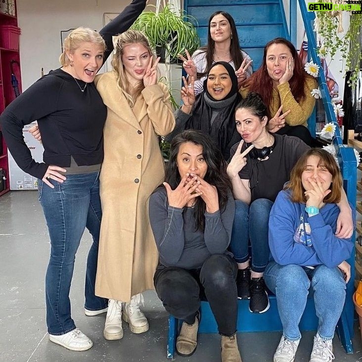 Michelle Borth Instagram - All my beautiful ladies!!! That’s a wrap on the UK 🇬🇧🙏❤️❤️Special thank you to our incredibly inspiring warrior @sanzshares ✨💫🥰 #bts #unmuted #beneaththesurface #selfharmawareness #warriors #femalefilmmakers #femaledirector #femaleempowerment #herstory #hervoice