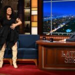 Michelle Buteau Instagram - Hi, it me! On @colbertlateshow tonight!!✨✨ hair @kyssheart makeup @theladydeja fit @selkie @annie_caruso @keiabounds pics @skpnyc cc: @babesmovie @neonrated @radiocitymusichall @stephenathome @theledecompany #survivalofthethickest #colbert