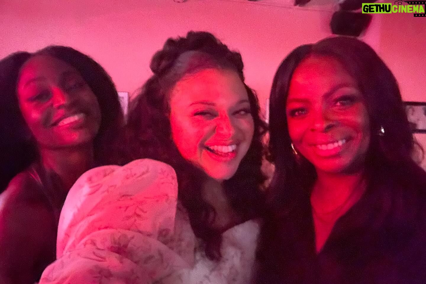 Michelle Buteau Instagram - @babesmovie premiered this weekend & it feels like the holidays done come early 💕