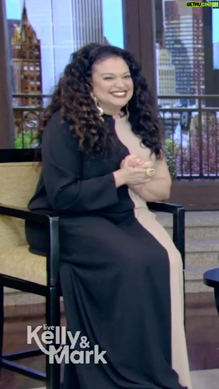 Michelle Buteau Instagram - Press this week was too good’t!!! Thank you @livekellyandmark @hodaandjenna @colbertlateshow @theviewabc for having me! Watch @babesmovie out now! Come to my Netlfix taping @radiocitymusichall 6/6! Dance whenever you get de chance! Thank you @kyssheart @annie_caruso @theladydeja @bklnstudio for getting a gurl together though! 🫶🏽