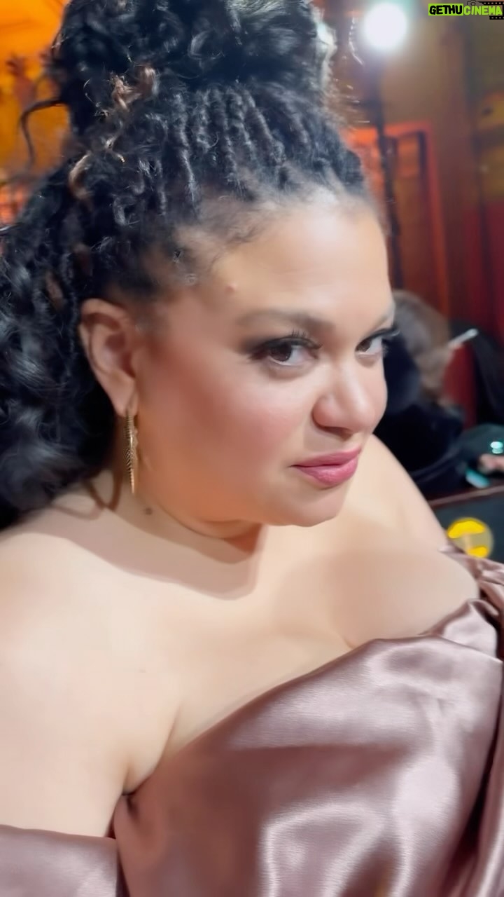 Michelle Buteau Instagram - Whutta amazing night @naacpimageawards of Black excellence, unbridled joy, waist trainers and laid edges💫 I’m so proud of my show, everyone involved & being recognized is the icing on the damn cake. (the best part is the cake though, for real for real, don’t fight me) thank you ladies for getting this tired mom together though! @kyssheart @makeupbykweli @keiabounds @ellenellebridal
