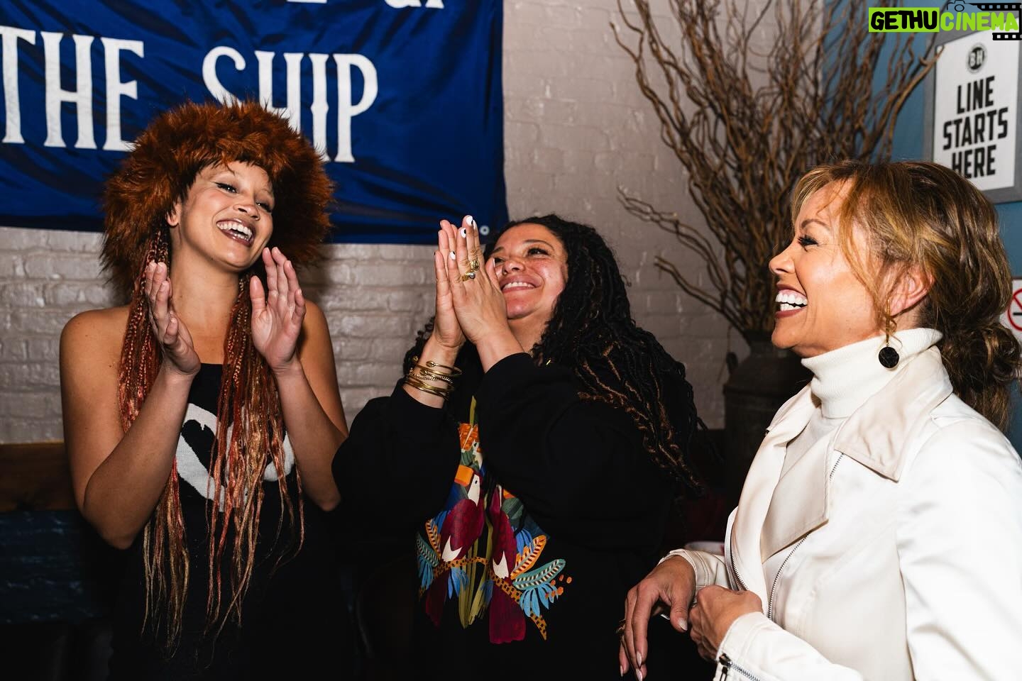 Michelle Buteau Instagram - What in the Black Hollywood royalty meets low budget venue high quality fun is going on here everyone?!? @jordancarlosofficial et moi welcome @vanessawilliamsofficial & her daughter @lionbabe for a super special episode of @adultingthepod💫 Listen wherevah you get your podcasts bitch! 🎧 📸 @mikemonti_ #ADULTiNG