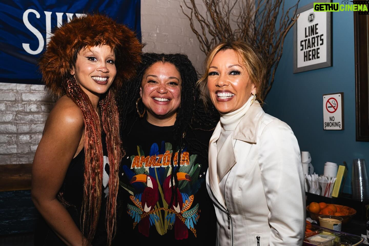 Michelle Buteau Instagram - What in the Black Hollywood royalty meets low budget venue high quality fun is going on here everyone?!? @jordancarlosofficial et moi welcome @vanessawilliamsofficial & her daughter @lionbabe for a super special episode of @adultingthepod💫 Listen wherevah you get your podcasts bitch! 🎧 📸 @mikemonti_ #ADULTiNG